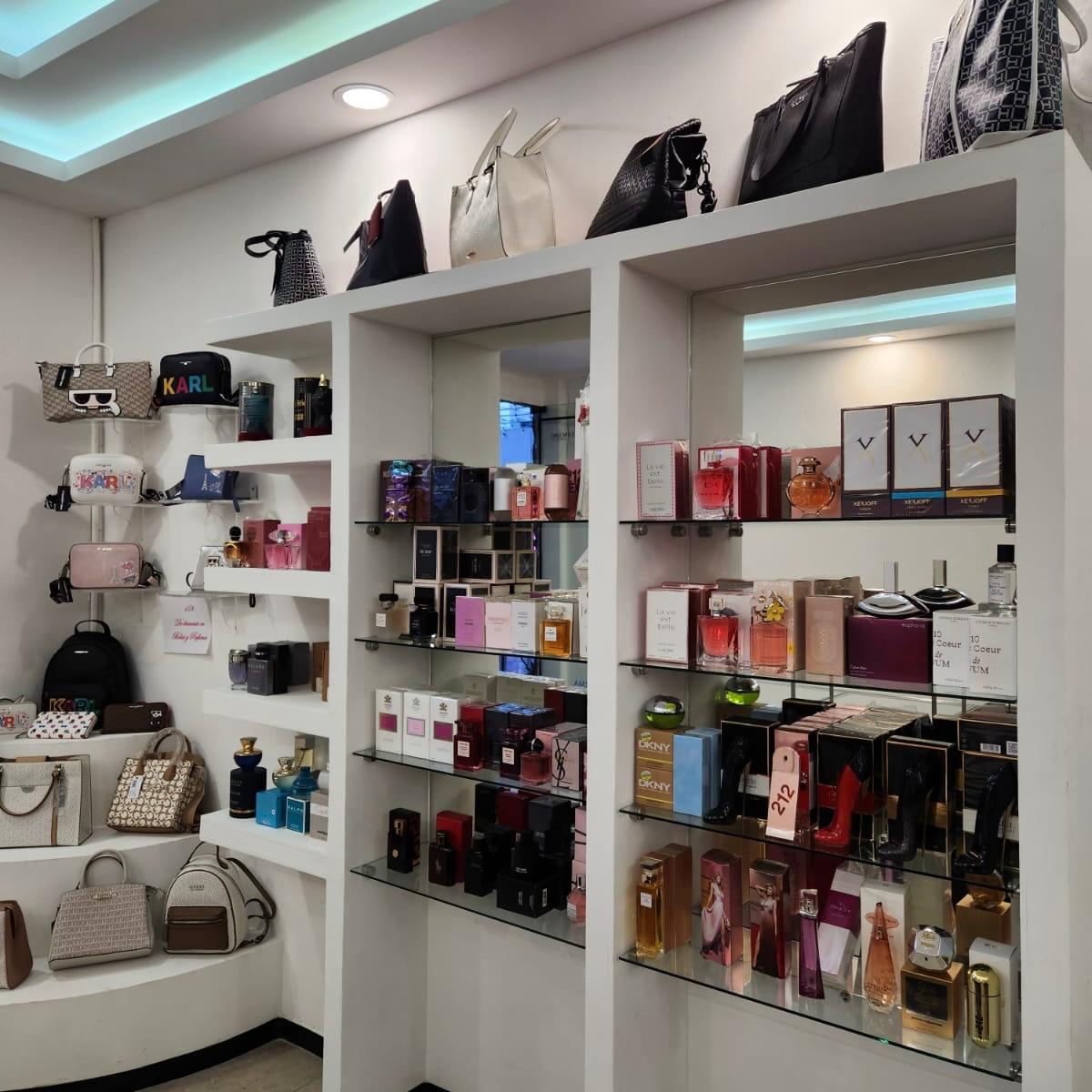 Plaza Revo Pachuca <b>L214 - PERFUMERÍA OUTLET</b>